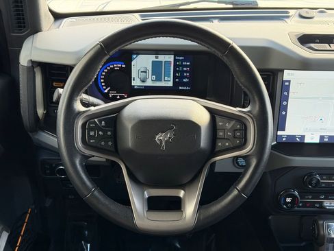 Used 2023 Ford Bronco Badlands w/ Sasquatch Package image 18