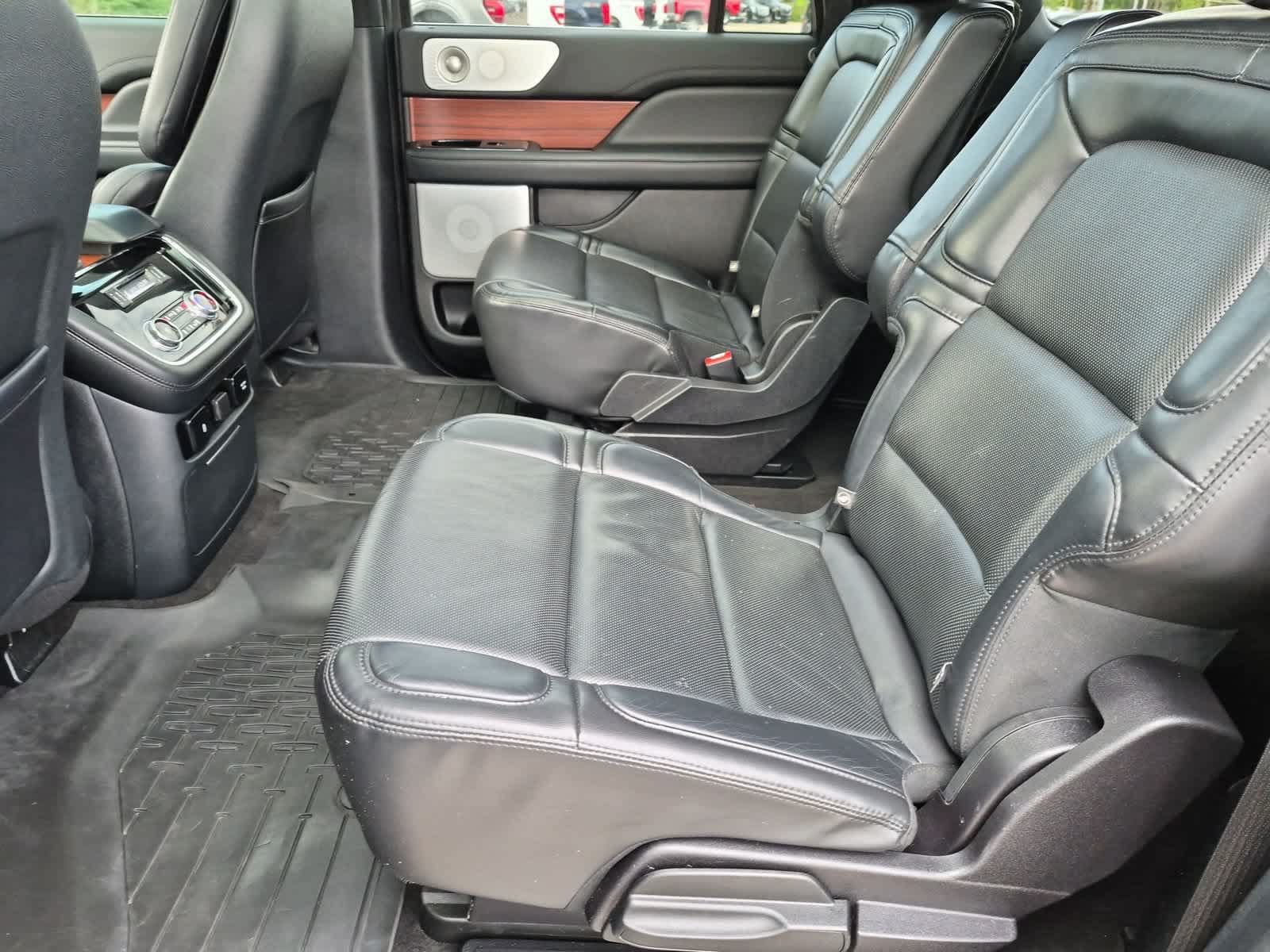 Used 2020 Lincoln Navigator L Reserve w/ Luxury Package AWD/4WD image 20