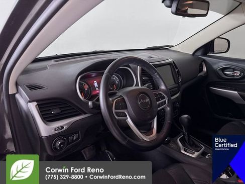 Used 2018 Jeep Cherokee Trailhawk AWD/4WD image 11