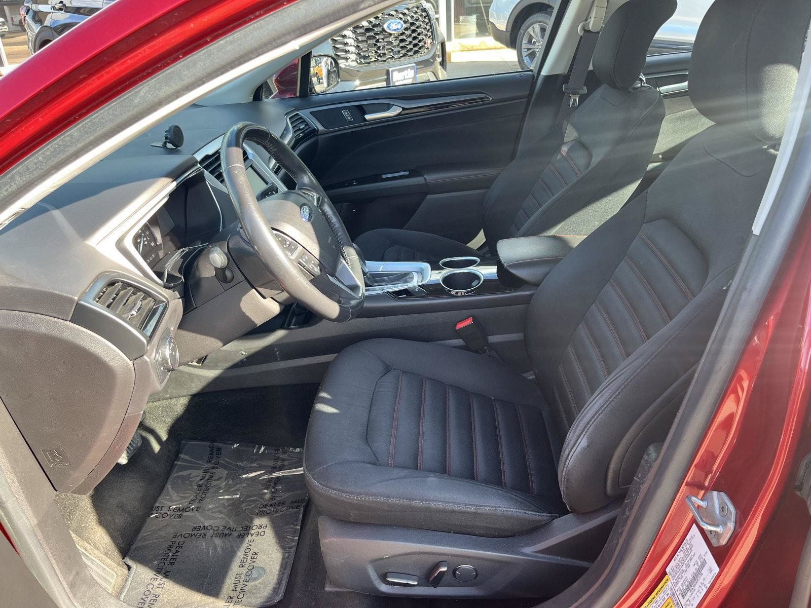 Used 2014 Ford Fusion SE FWD image 14