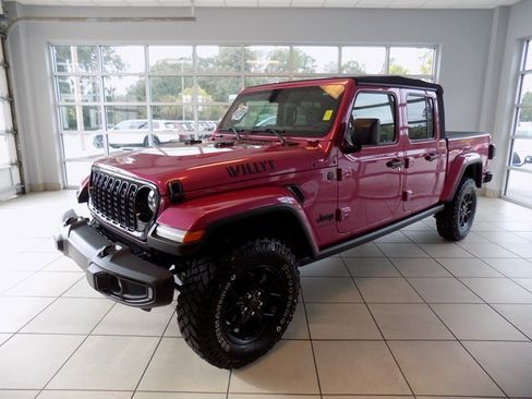 Used 2024 Jeep Gladiator Sport image 4