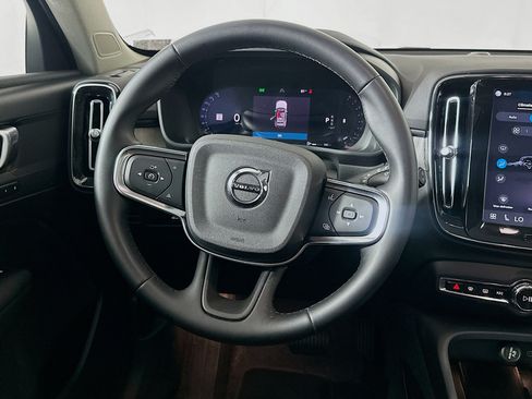 Used 2025 Volvo XC40 B5 Plus AWD/4WD image 18