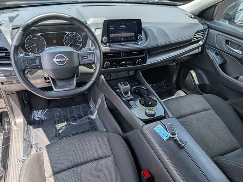 Used 2025 Nissan Rogue SV AWD/4WD image 16
