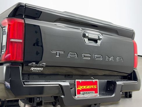 Certified 2024 Toyota Tacoma SR5 AWD/4WD image 26