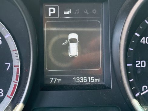 Used 2017 Hyundai Santa Fe SE AWD/4WD image 16