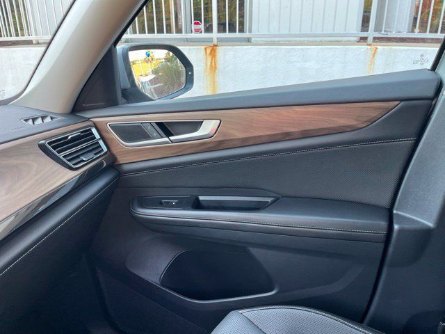 Used 2025 Volkswagen Atlas SE FWD image 30
