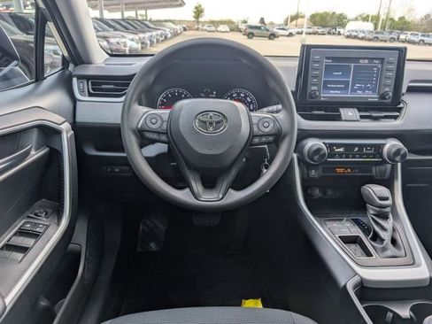 Used 2021 Toyota RAV4 LE image 22
