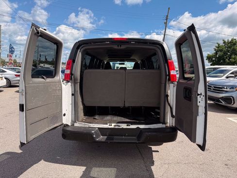 Used 2017 GMC Savana 3500 LS RWD image 25