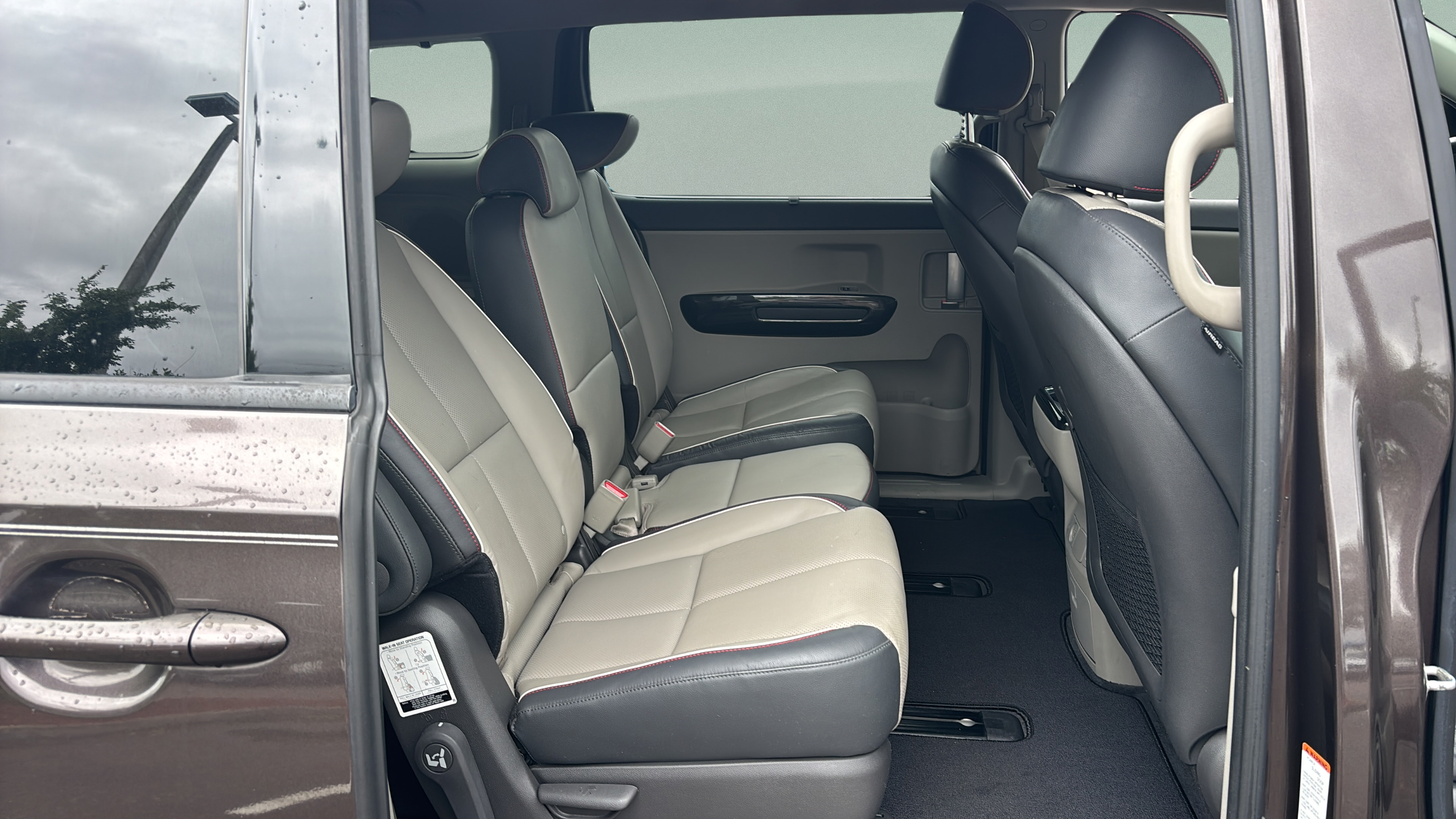 Used 2018 Kia Sedona EX FWD image 16