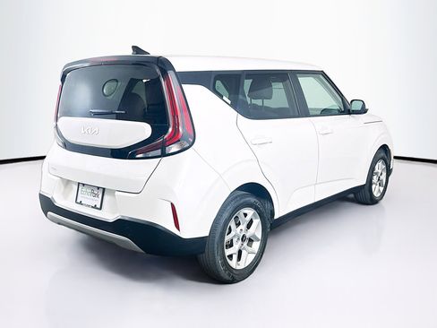 Used 2025 Kia Soul LX w/ LX Technology Package image 9