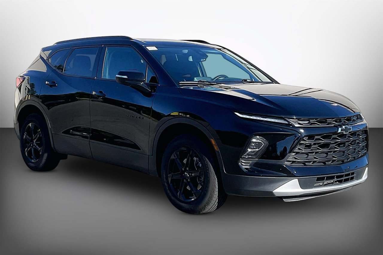 Used 2025 Chevrolet Blazer LT w/ Midnight/Sport Edition FWD image 1