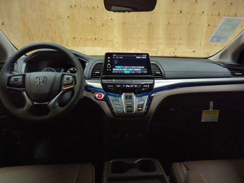 New 2026 Honda Odyssey Touring image 13