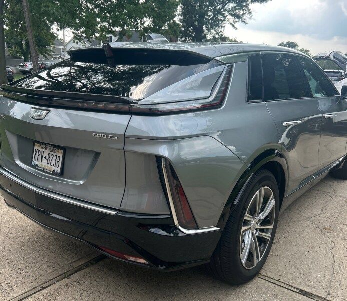 Certified 2024 Cadillac Lyriq Luxury AWD/4WD image 4