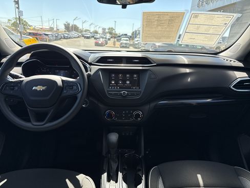 Used 2023 Chevrolet TrailBlazer LT FWD image 15