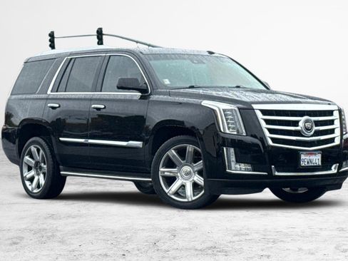 Used 2015 Cadillac Escalade Premium image 2