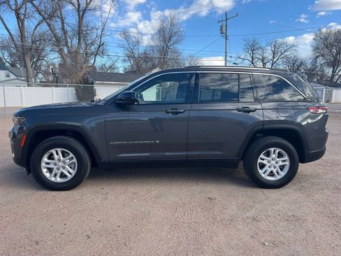 Used 2023 Jeep Grand Cherokee Laredo image 4