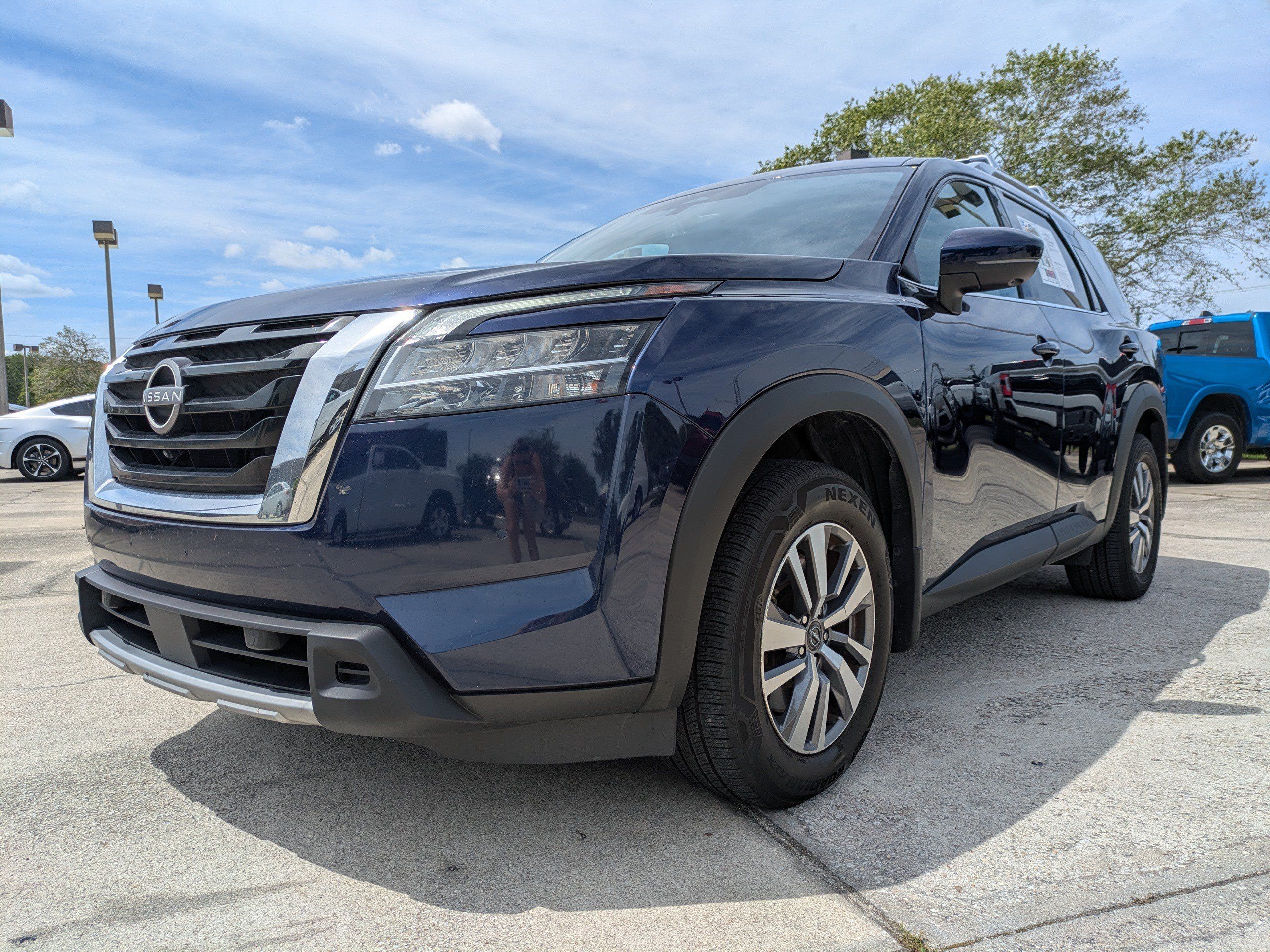 Used 2023 Nissan Pathfinder SL FWD image 8