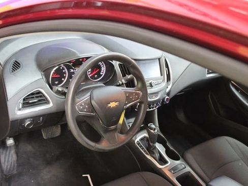 Used 2019 Chevrolet Cruze LT FWD image 14