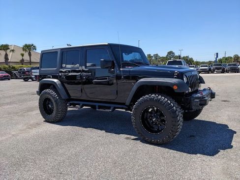 Used 2015 Jeep Wrangler Unlimited Rubicon image 2