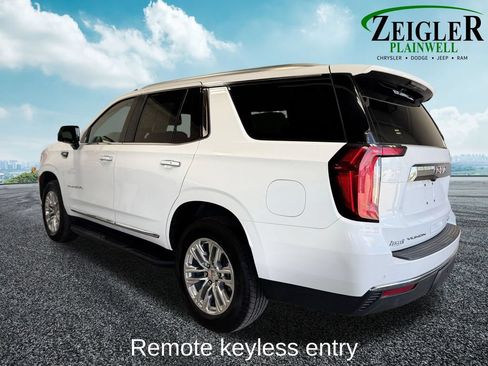 Used 2024 GMC Yukon SLT w/ SLT Luxury Package AWD/4WD image 3