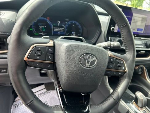 Used 2025 Toyota Grand Highlander AWD Hybrid image 26