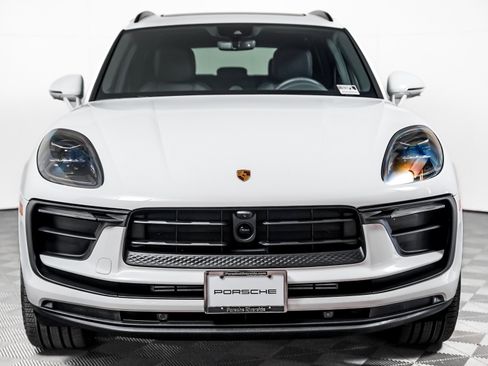 Certified 2026 Porsche Macan AWD/4WD image 7