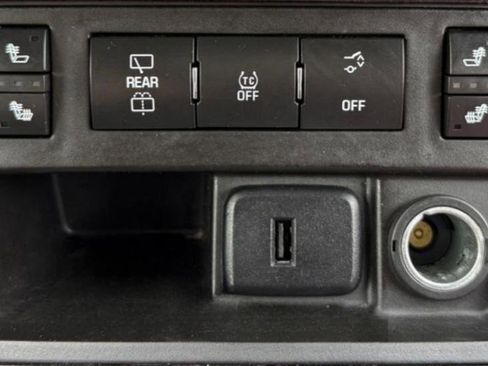 Used 2017 Chevrolet Traverse LT image 22