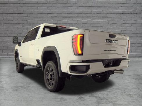Used 2024 GMC Sierra 2500 AT4 w/ Technology Package AWD/4WD image 3