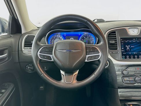 Used 2022 Chrysler 300 Touring w/ Sport Appearance Package image 17