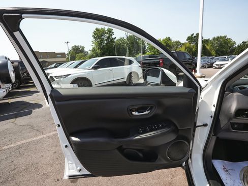Used 2026 Honda HR-V LX image 8