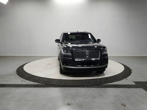 Used 2023 Lincoln Navigator Reserve image 2