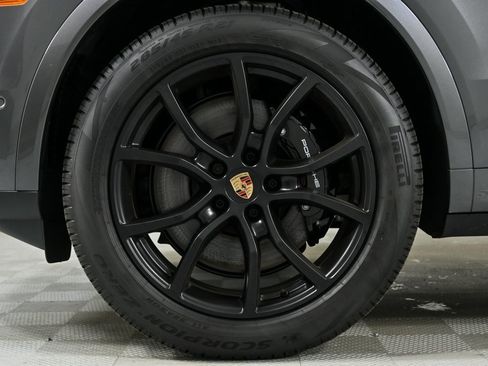 New 2025 Porsche Cayenne Coupe image 39