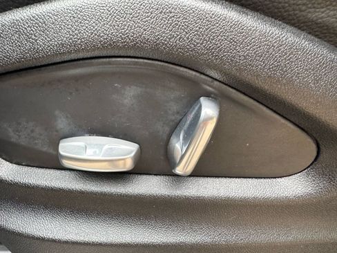 Used 2020 Porsche Cayenne image 27