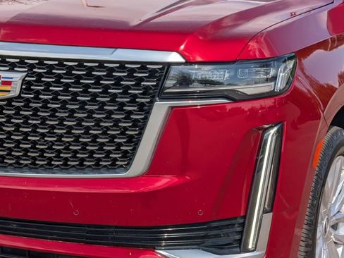 Certified 2022 Cadillac Escalade Luxury AWD/4WD image 8