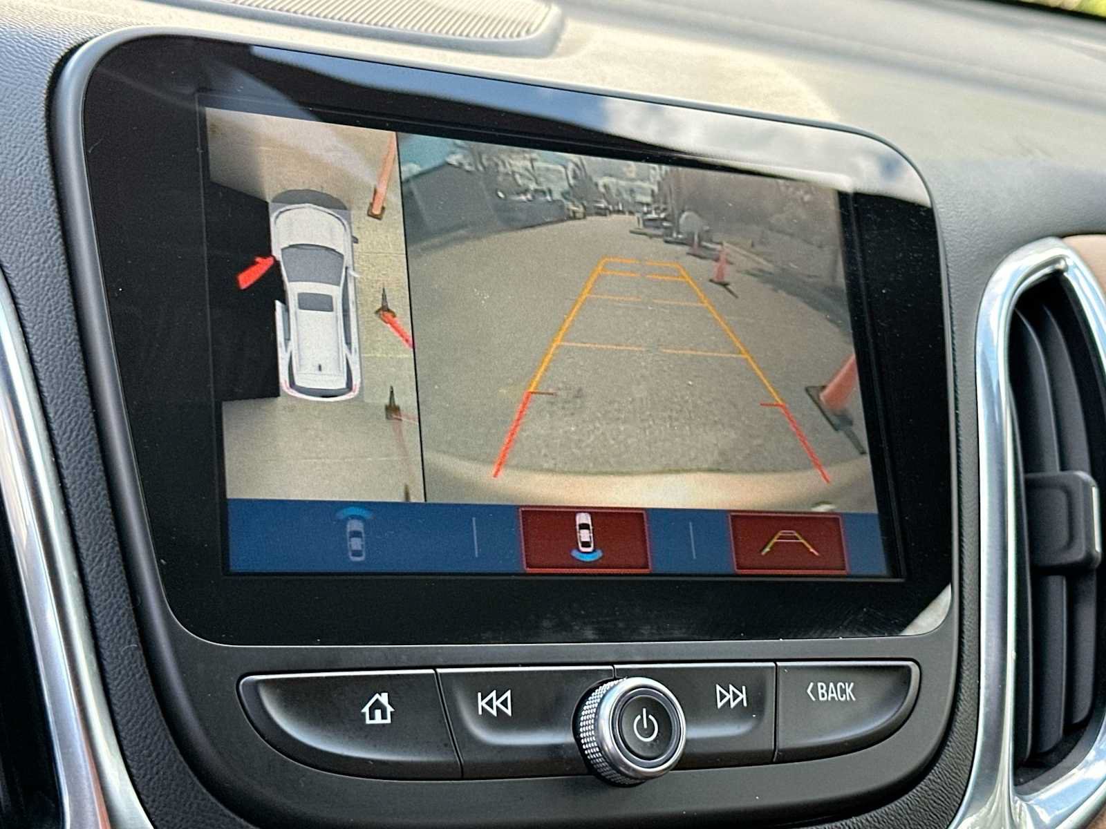 Certified 2018 Chevrolet Equinox Premier FWD image 22