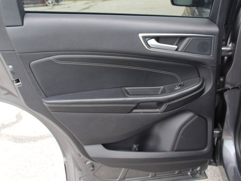 Used 2022 Ford Edge Titanium AWD/4WD image 19