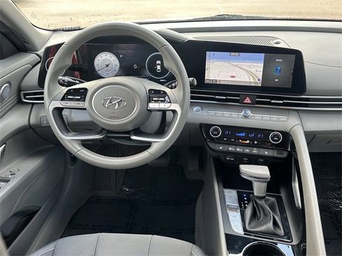 Used 2023 Hyundai Elantra SEL w/ Convenience Package image 10