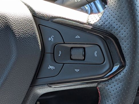 Used 2024 Chevrolet Trax RS w/ Sunroof Package image 18