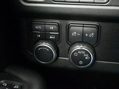 Used 2021 Chevrolet Suburban RST w/ Luxury Package image 39