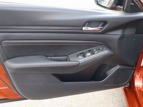 Used 2021 Nissan Altima 2.5 SR w/ SR Premium Package image 11