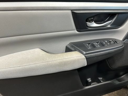 Used 2017 Honda CR-V LX image 10