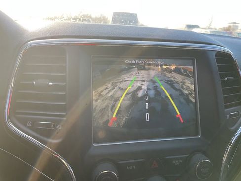 Used 2018 Jeep Grand Cherokee Limited image 24