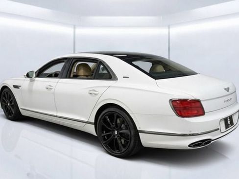 Used 2024 Bentley Flying Spur V8 AWD/4WD image 3