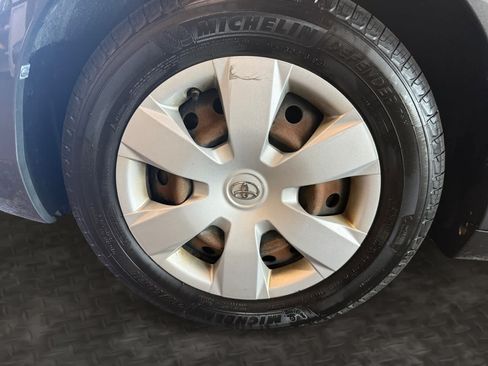 Used 2009 Toyota Camry LE FWD image 9
