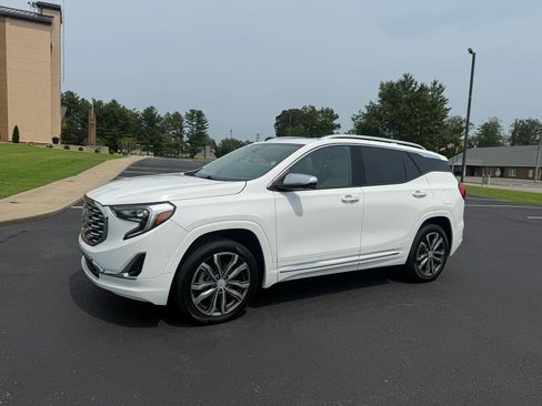 Used 2019 GMC Terrain Denali w/ Advanced Safety Package AWD/4WD image 2