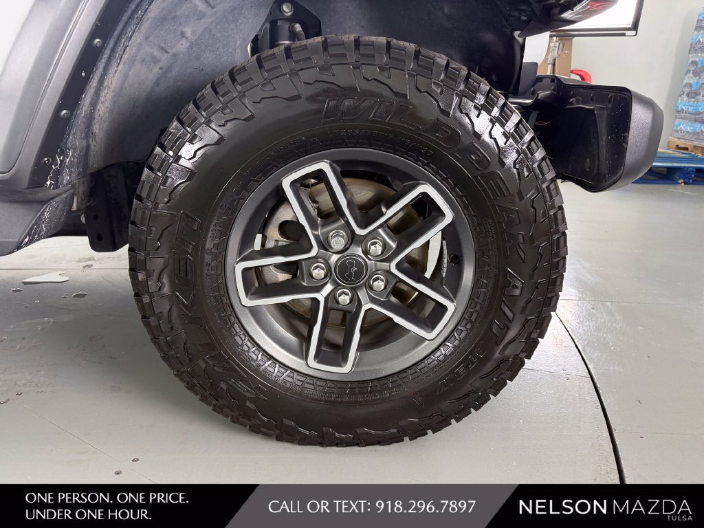 Used 2025 Jeep Gladiator Mojave w/ Convenience Group AWD/4WD image 14
