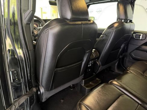 Used 2020 Jeep Wrangler Unlimited Sahara AWD/4WD image 17
