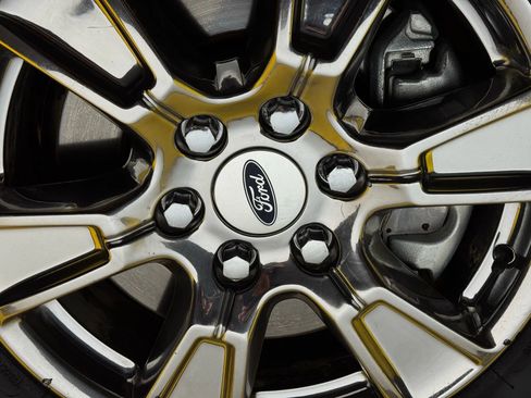 Used 2017 Ford F150 XLT w/ Equipment Group 302A Luxury image 11