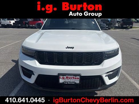 Used 2024 Jeep Grand Cherokee Altitude AWD/4WD image 1