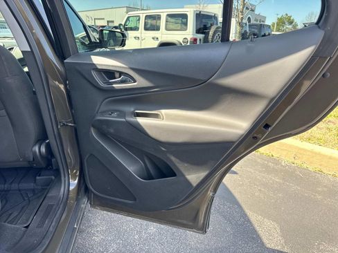 Used 2023 Chevrolet Equinox LT FWD image 16